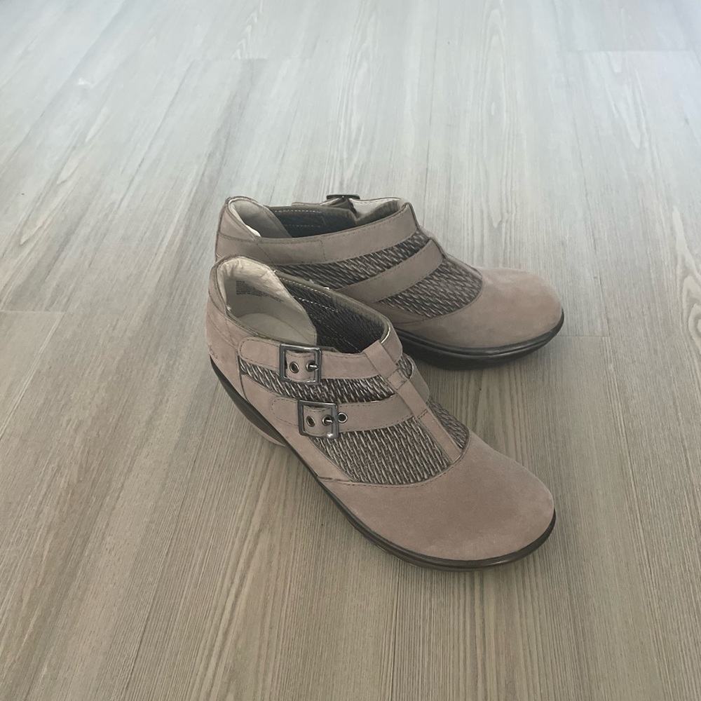 Jambu memory foam booties